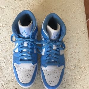 Air Jordan Men’s UNC blue & white mid tops